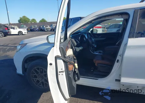 2019 Subaru Ascent Touring z USA, uszkodzony, nr VIN 4S4WMARD1K3458363